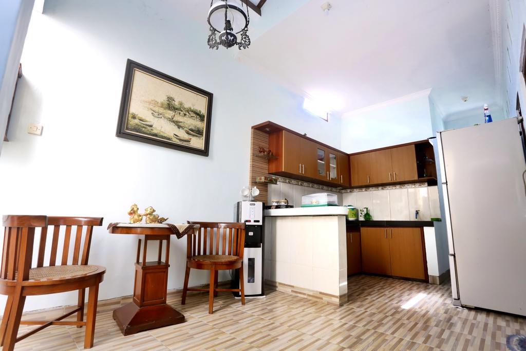 Griya Kedasih Guesthouse Γιογκιακάρτα Εξωτερικό φωτογραφία