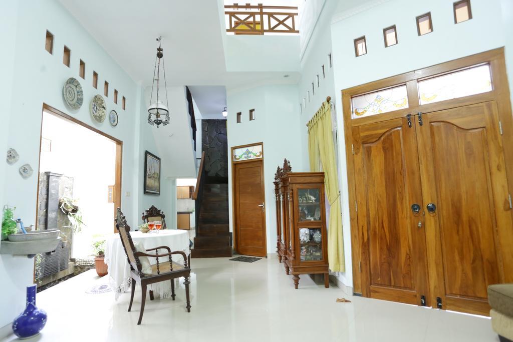Griya Kedasih Guesthouse Γιογκιακάρτα Εξωτερικό φωτογραφία