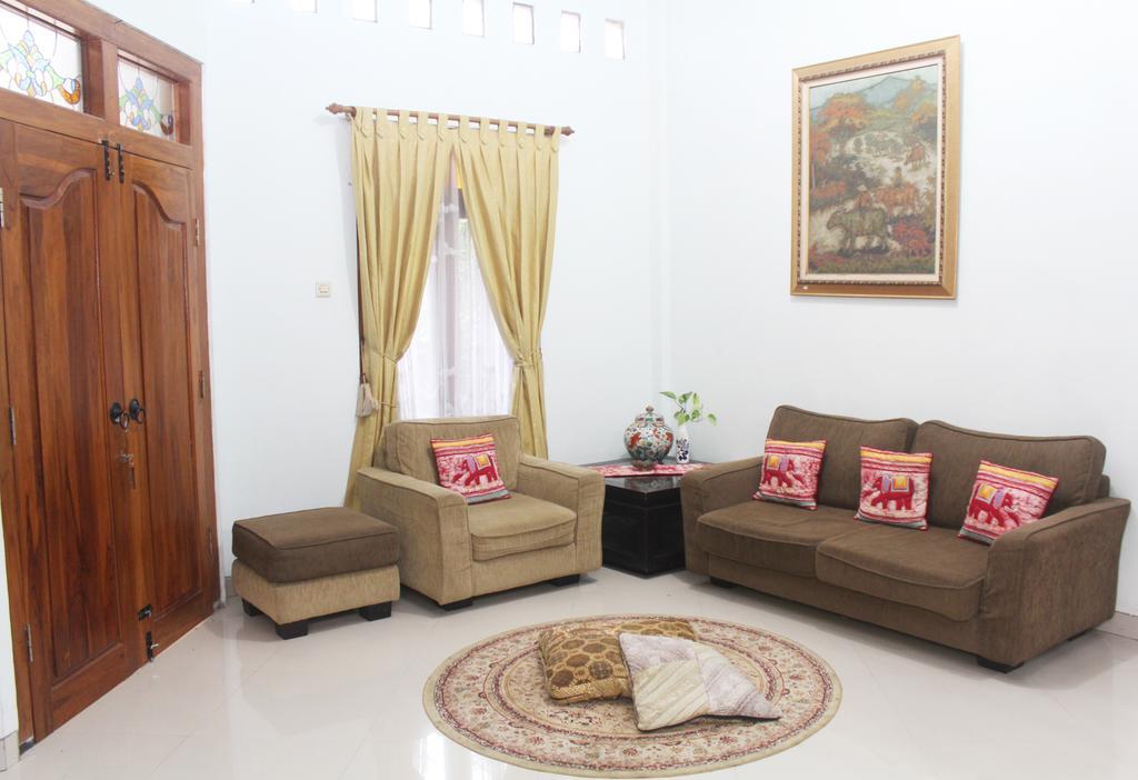 Griya Kedasih Guesthouse Γιογκιακάρτα Εξωτερικό φωτογραφία